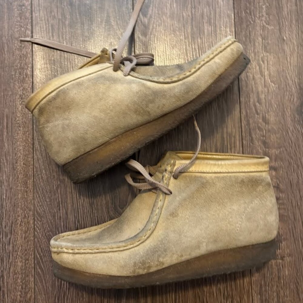 Clarks Wallabees, low top beige